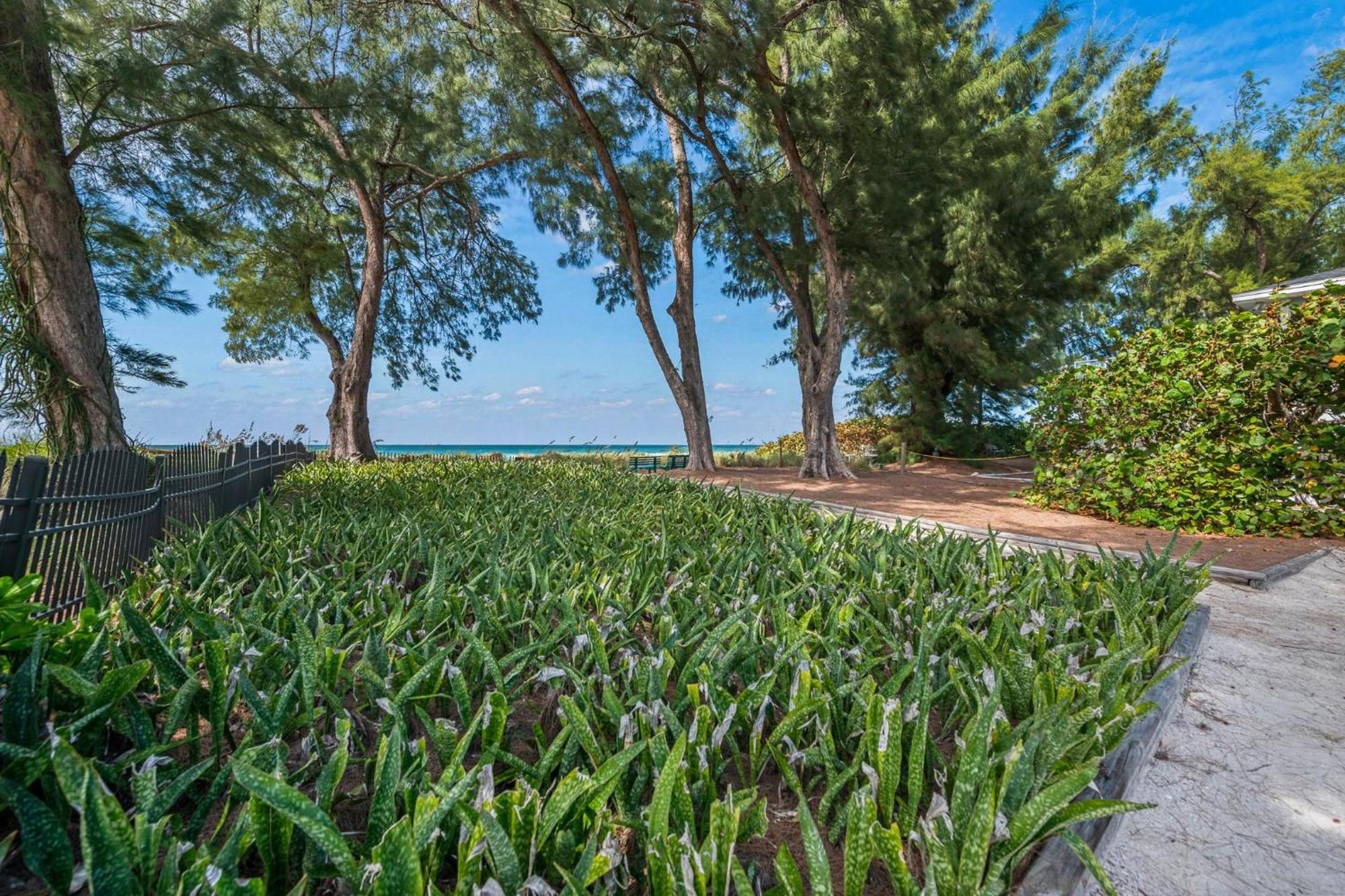 Whispering Waves East Villa Holmes Beach Exterior photo