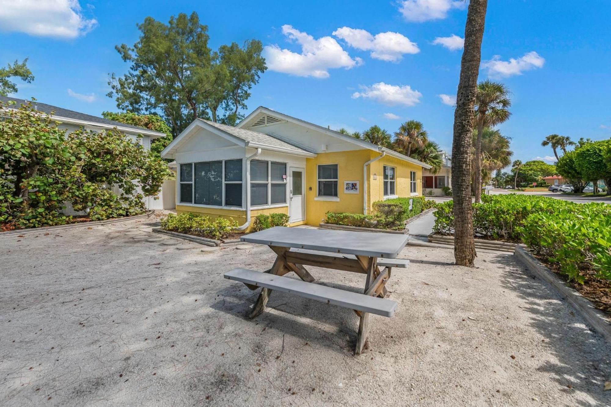 Whispering Waves East Villa Holmes Beach Exterior photo